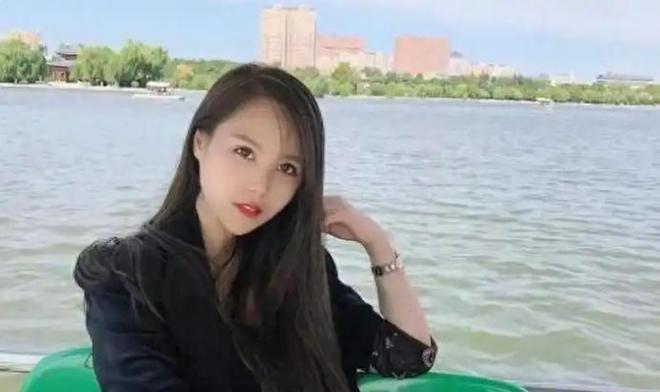 妈近况曝光！摆摊卖甜品想踏出重生第一步麻将胡了模拟器试玩“重庆姐弟坠亡案”妈(图5)