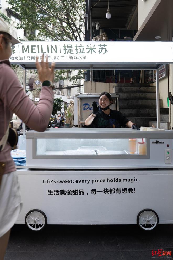 妈近况曝光！摆摊卖甜品想踏出重生第一步麻将胡了模拟器试玩“重庆姐弟坠亡案”妈(图4)
