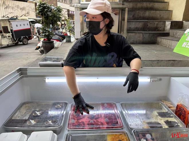 妈近况曝光！摆摊卖甜品想踏出重生第一步麻将胡了模拟器试玩“重庆姐弟坠亡案”妈(图8)