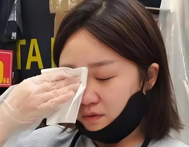 妈近况曝光！摆摊卖甜品想踏出重生第一步麻将胡了模拟器试玩“重庆姐弟坠亡案”妈(图10)